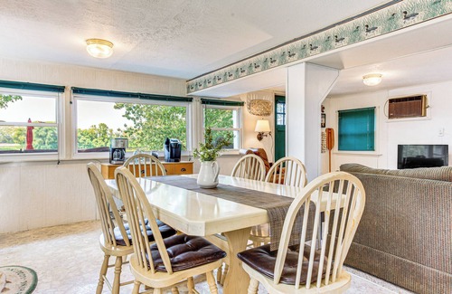 Havana Cabin | Lakefront Home w/Patio in Havana!