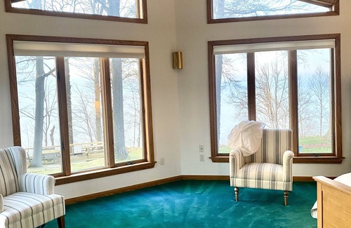Erie House | Lakefront Home with Breathtaking Views