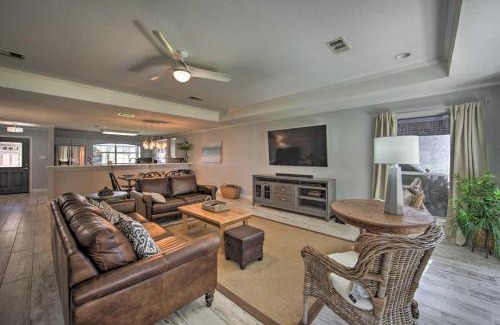 Enchanted Oaks House | Lakefront Home with Dock in Mabank Near Golfing!