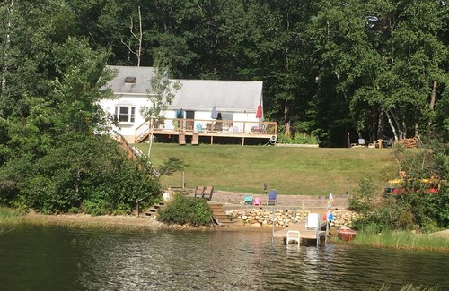Oxford House | Lakefront Home with Hot Tub - Fall Fairs, Foliage, Hike, Kayak - Fall 25% off