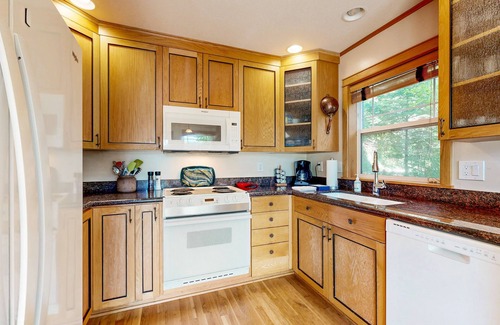 Florence House | Lakefront home with loft, two decks with amazing views, kayaks & dock access