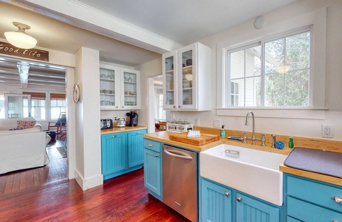 Monmouth House | Lakefront home with private dock, kayaks, firepit, grill, & sunroom