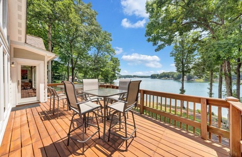 North Shore House | Lakefront home with private dock