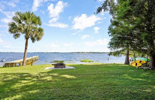 Florida South Atlantic Coast House | Lakefront Home with Screened Porches in Frostproof!