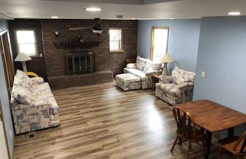 Wonder Lake House | Lakefront home Wonder Lake IL - Close to Lake Geneva and Twin Lakes Wi
