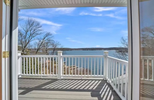 Hopatcong House | Lakefront Hopatcong w/dock kayaks fishing near NYC