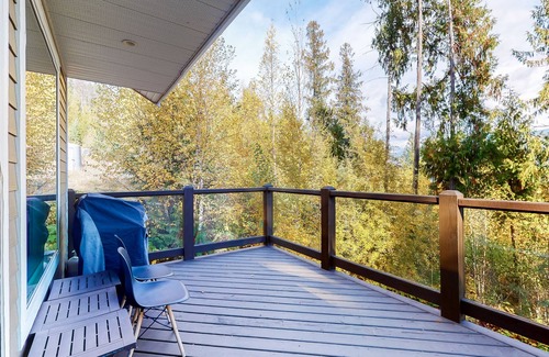 Christina Lake House | Lakefront house with stunning views & trail to private dock with lake access