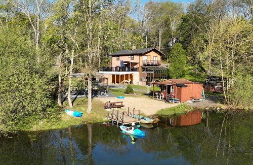East Stroudsburg House | Lakefront house in the Pocono Stroudsburg Bushkill