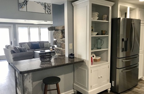 Bolton Landing House | Lakefront house in the town of Bolton right on the water with private dock space