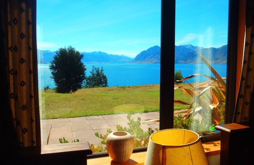 Lake Hawea House | Lakefront House - overlooking Lake Hawea