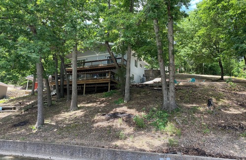 Camdenton House | Lakefront House quiet cove, w/dock, close to Captain Ron's & The Cave.