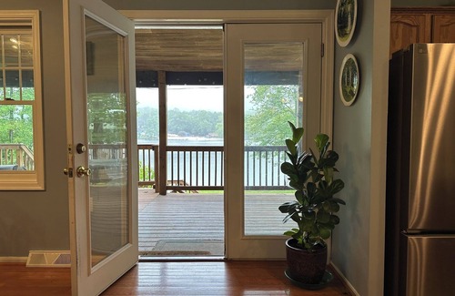 Kabletown House | Lakefront House w/Modern Comforts!