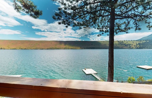 Joseph House | Lakefront house with balcony, wall-of-windows, grill, & W/D