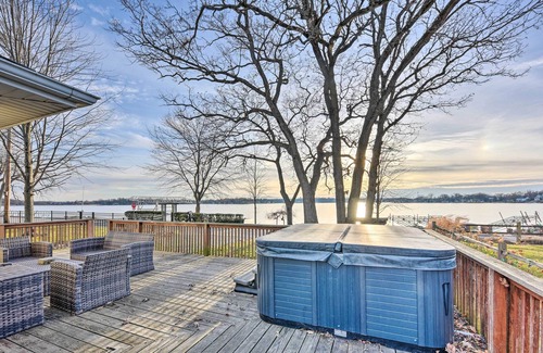 Long Lake House | Lakefront Ingleside Home w/ Dock & Kayaks!