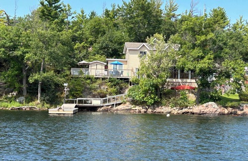 Georgian Bay Cottage | Lakefront Island Cottage, on Georgian Bay in Beautiful Honey Harbour