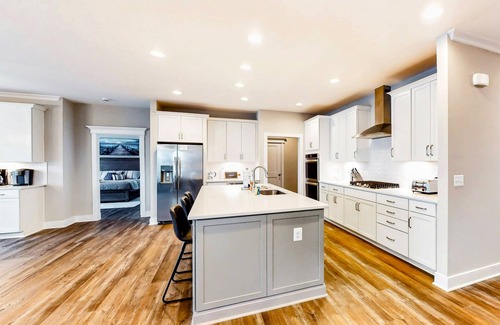 Mineral House | Lakefront Lake Anna - Dock, Beach, Views, Hot Tub