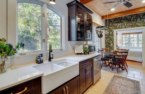 Lynn House | Lakefront Landrum Home w/Deck, Fire Pit & Kayaks!