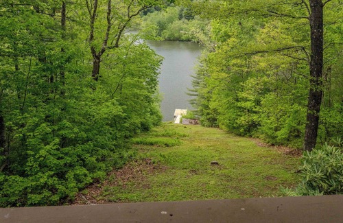 Cullowhee House | Lakefront Laughing Pines