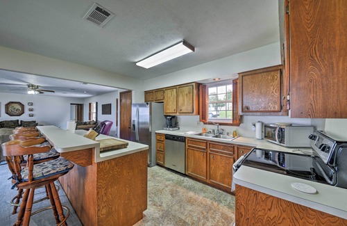 West Livingston House | Lakefront Livingston Home w/Dock, 1 Mi to Launch!