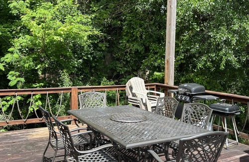 Abbeville House | Lakefront Lodge: Private Dock, Fisherman's Paradise with Comforts of Home