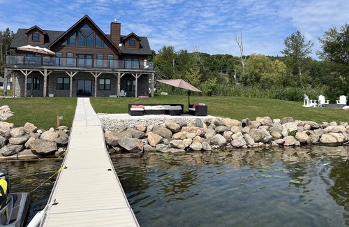 Lafontaine Cabin | Lakefront log cabin on Georgian Bay