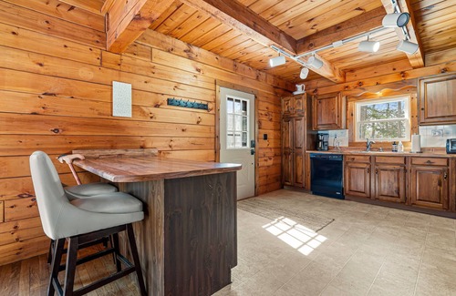 Barnstead House | Lakefront Log Home | Pedal Boat | Kayaks | AC