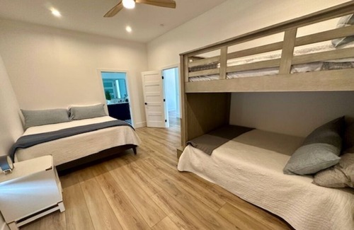 Oak Shores House | Lakefront Luxury at Buckim's Cove