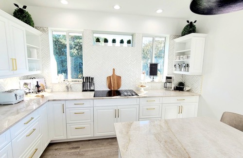 Frostproof House | Lakefront Luxury-Legoland, Lake Wales, Sebring Raceway, Disney & Hiking Nearby