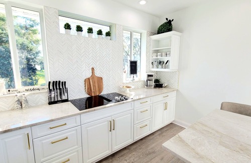 Frostproof House | Lakefront Luxury-Legoland, Lake Wales, Sebring Raceway, Disney & Hiking Nearby