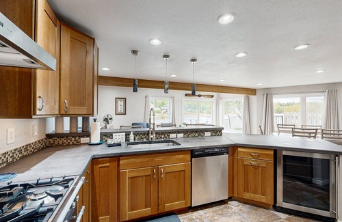 Bayshore - Klatt House | Lakefront Luxury on Campbell Lake – Spacious Anchorage Escape with Stunning View