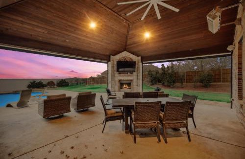 Wylie House | Lakefront Mansion with Pool and Cinema
