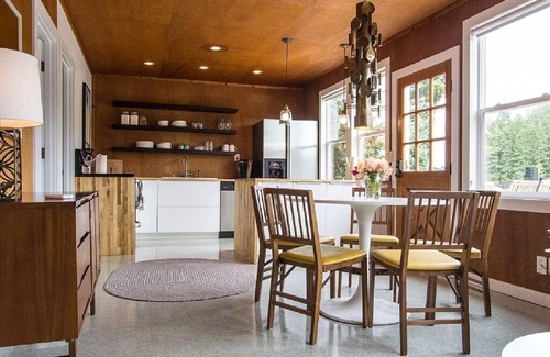 Grapeview Cabin | Lakefront Mason Lake home- glamping in a cabin!