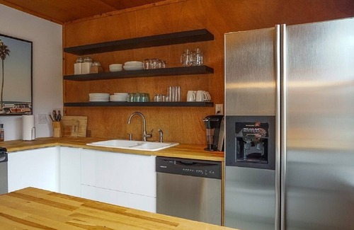 Grapeview Cabin | Lakefront Mason Lake home- glamping in a cabin!