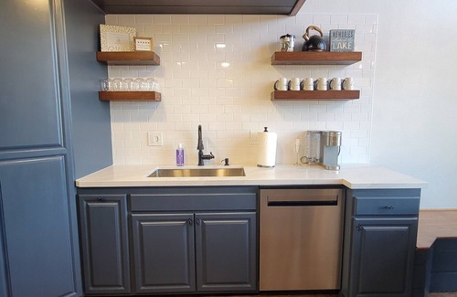 June Lake Apartment | Lakefront Mountain Retreat, Lake views, Newly Renovated, Dogs Welcome