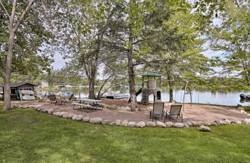 New Auburn Apartment | Lakefront New Auburn Apartment with Shared Dock