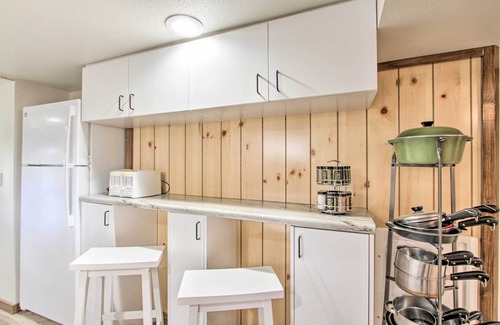 New Auburn Apartment | Lakefront New Auburn Apartment w/Shared Dock