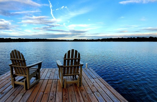 Warsaw House | LAKEFRONT Newly Remodeled & Late Checkout!