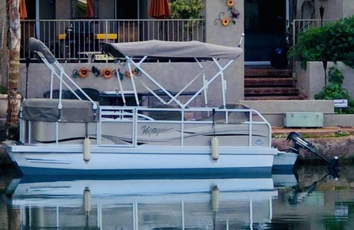 The Lakes House | Lakefront Oasis 2b/2b, with Pontoon Boat, Clubhouse with Resort Amenities.
