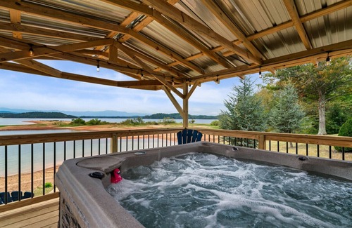 Dandridge House | Lakefront Oasis- Steps to Water- Private Boat Ramp