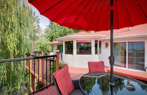 Central Okanagan House | Lakefront Okanagan Home with Large Private Patio, Lake View & Private Beach