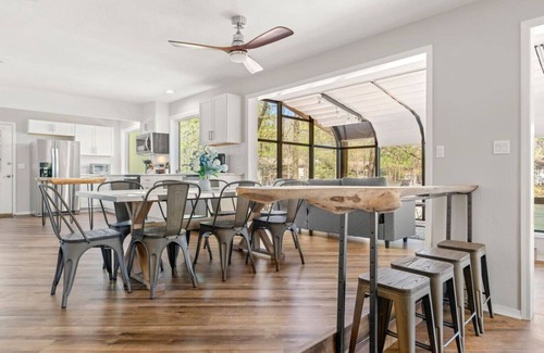 Hot Springs Village Apartment | Lakefront Paradise w/Hot Tub, Decked Out on Desoto