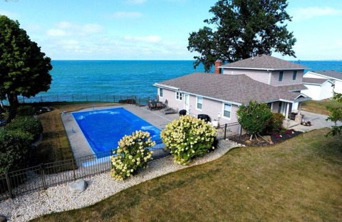 Vermilion House | Lakefront Paradise with Pool