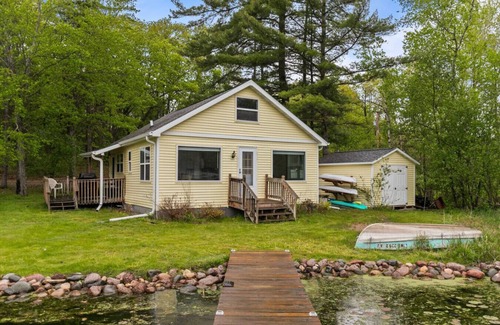 Waupaca House | Lakefront! Private Dock! Kayaks&Paddleboards!