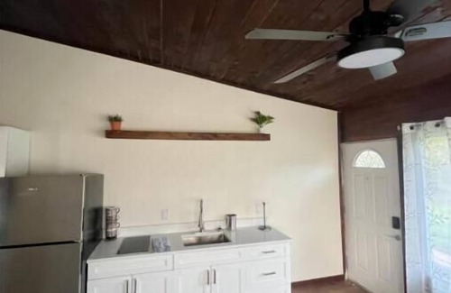 Conway House | Lakefront Private Entry Entire Unit