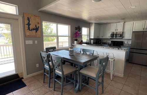 Lakehills House | Lakefront property on Medina Lake