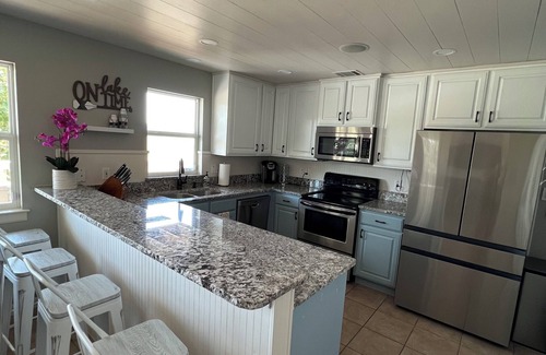 Lakehills House | Lakefront property on Medina Lake