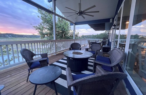 Lakehills House | Lakefront property on Medina Lake