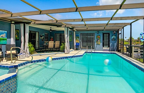 Regency Park House | LAKEFRONT PROPERTY, LARGE HEATED POOL, newly renovated. Welcome to "Our Nest"