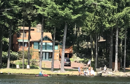 Lake Harmony House | LAKEFRONT REFUGE TO ENJOY NATURE'S SERENITY