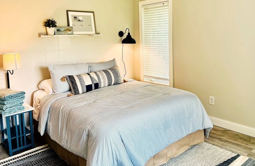 Lindstrom Cottage | Lakefront Retreat 40 minutes from the Cities!